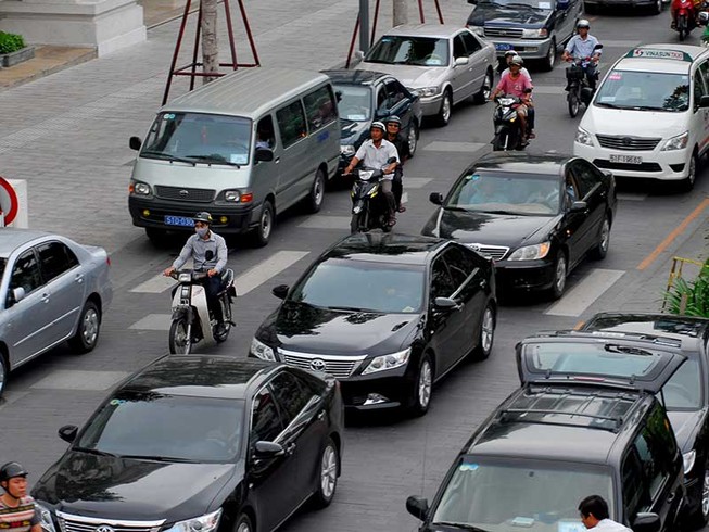 Từ 2020, thu phí ô tô vào trung tâm TP.HCM