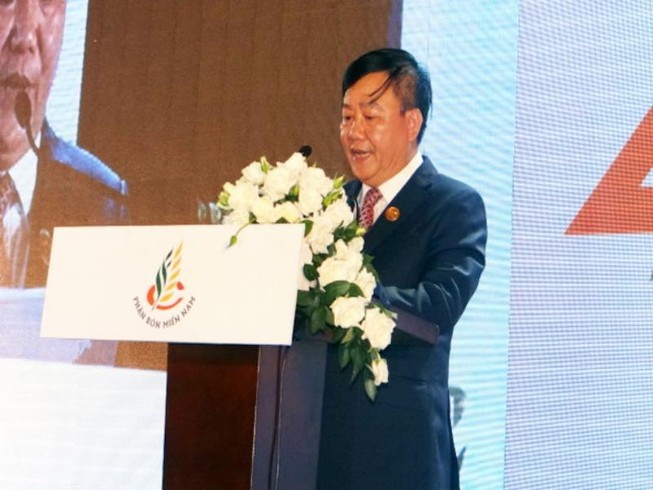 Chủ tịch Tập đoàn Hóa chất vi phạm bổ nhiệm vợ, em ruột