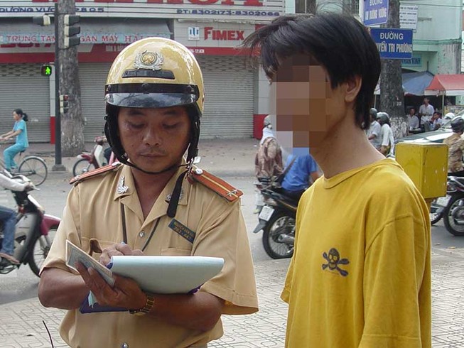 Giấy tờ tùy thân chắn tai bay vạ gió