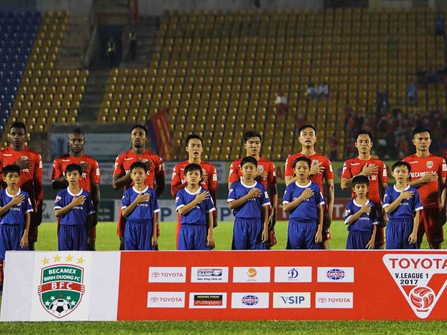 Nỗi lo V-League chạm đáy