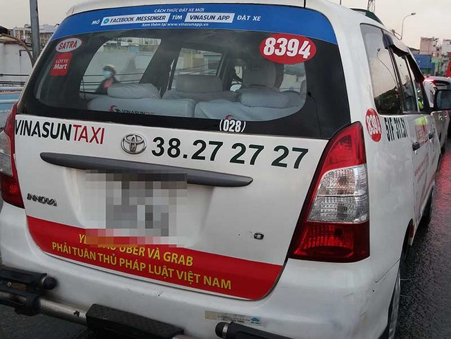 Vinasun đã tháo khẩu hiệu phản đối Grab, Uber