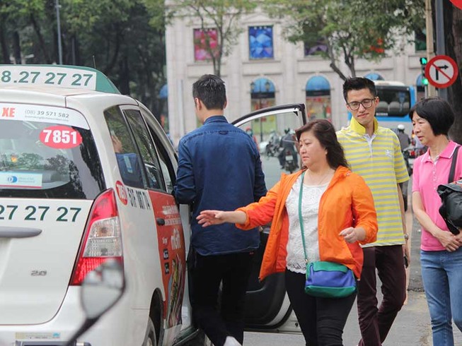 Cách nào hạ nhiệt cuộc chiến taxi?