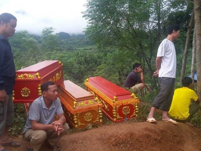Sau nỗi bàng hoàng lũ quét, ai là người có tội?