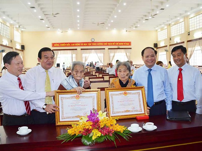 TP.HCM: 30 mẹ nhận danh hiệu Bà mẹ Việt Nam anh hùng