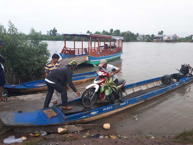 Dân Cà Mau liều qua sông vì tỉnh xóa bến phà