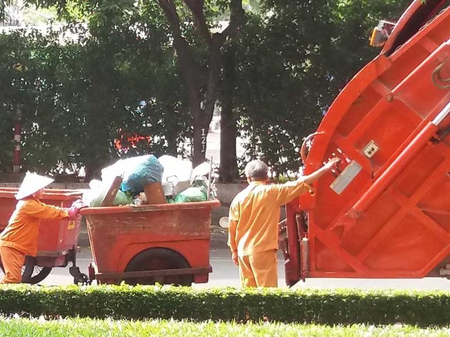 TP.HCM: Lúng túng đấu thầu thu gom rác