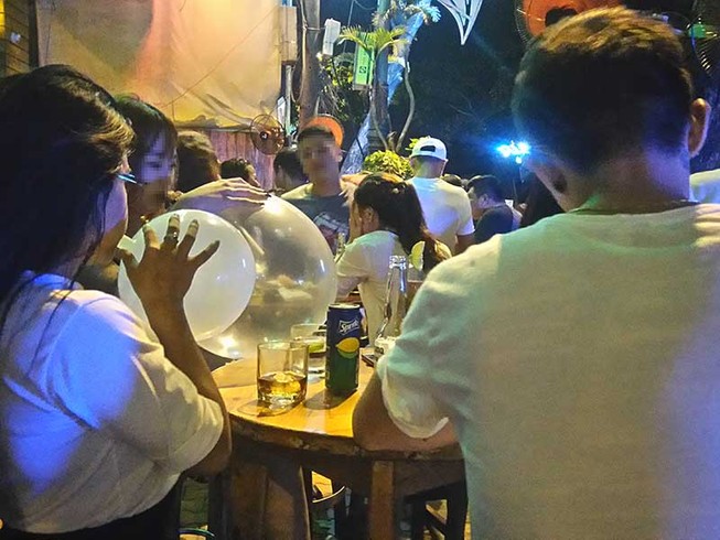 Gây họa hàng loạt, bóng cười vẫn nhởn nhơ