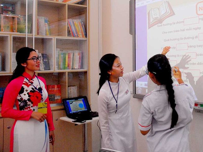 Bộ trưởng Giáo dục: ‘Lương nhà giáo phải đảm bảo’