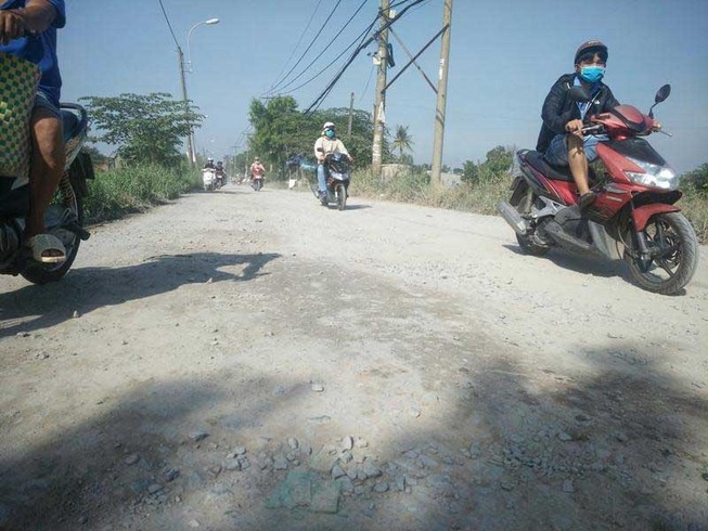 Nguy hiểm đường sửa xong vẫn lởm chởm
