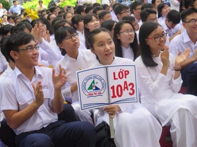 Tiền ở đâu để tăng lương cho giáo viên?!