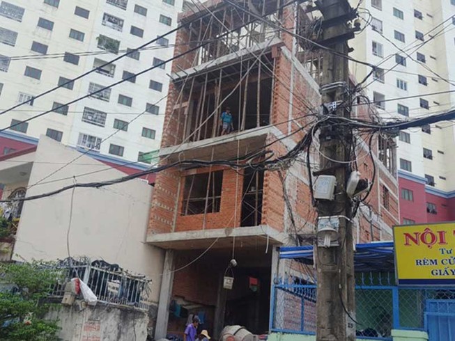 Xây nhà không đảm bảo, hàng xóm sống không yên