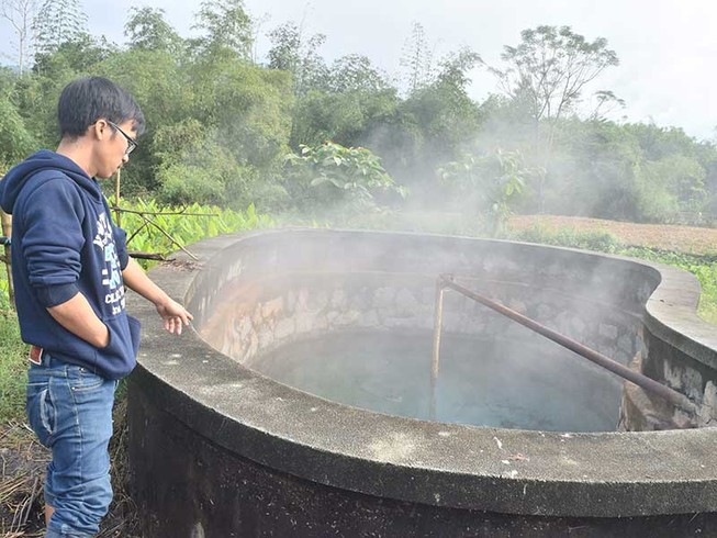 Dân nhấp nhổm bên dự án suối nước nóng bỏ hoang