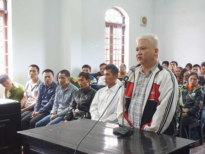 Căng thẳng phiên xử vụ xả súng 16 người thương vong