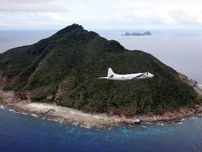 Tàu chiến Trung Quốc vờn Senkaku, Nhật tức giận
