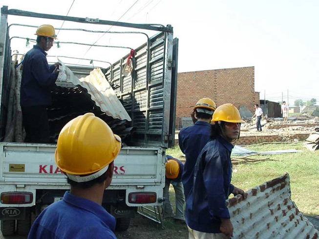 Sao lại cắt điện, nước nhà sai phép?