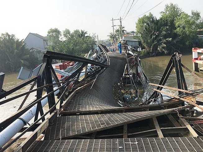 Thi công cả ngày lẫn đêm cầu tạm Long Kiển