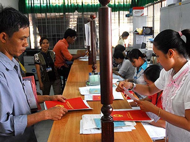 Vì sao vẫn chưa bỏ được sổ hộ khẩu?