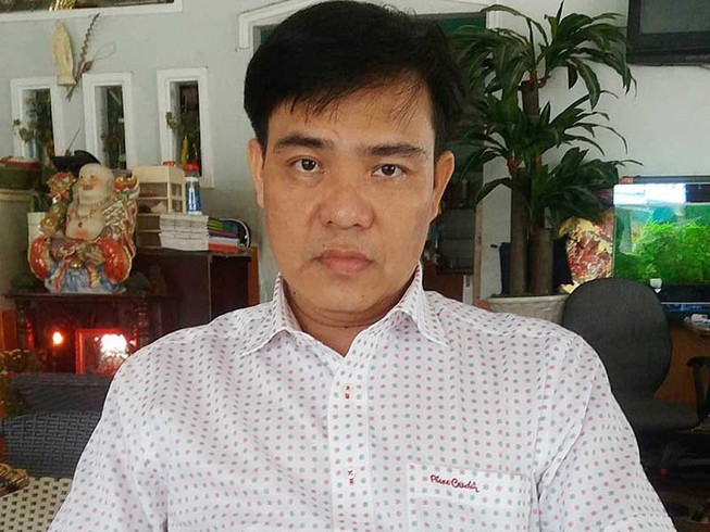 Bị khởi tố, chi cục phó QLTT vẫn xin đi làm