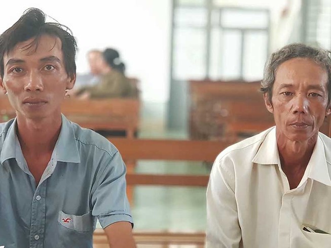 Tòa vẫn tuyên 2 nông dân… nhận hối lộ