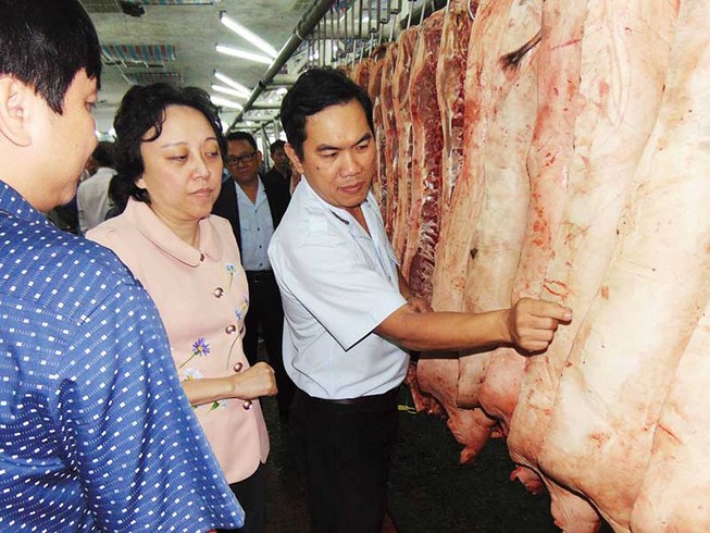 Chặn đứng thịt bẩn, chả dỏm từ cửa ngõ TP.HCM