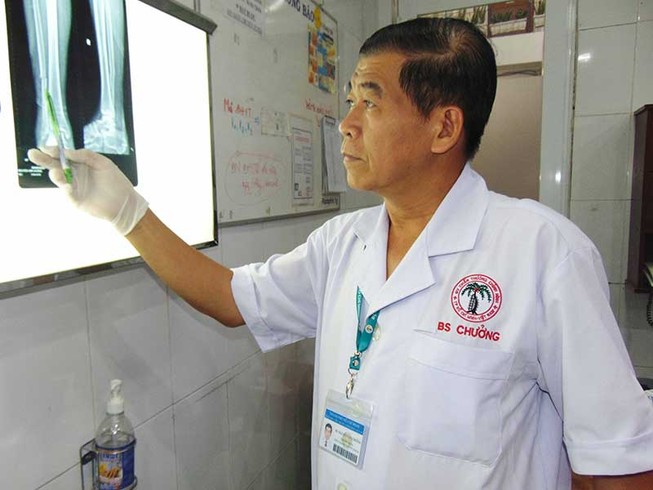 Bác sĩ đón giao thừa cùng bệnh nhân