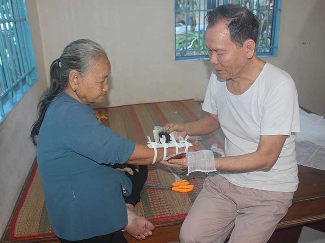 Dành cả đời chữa bệnh giúp người