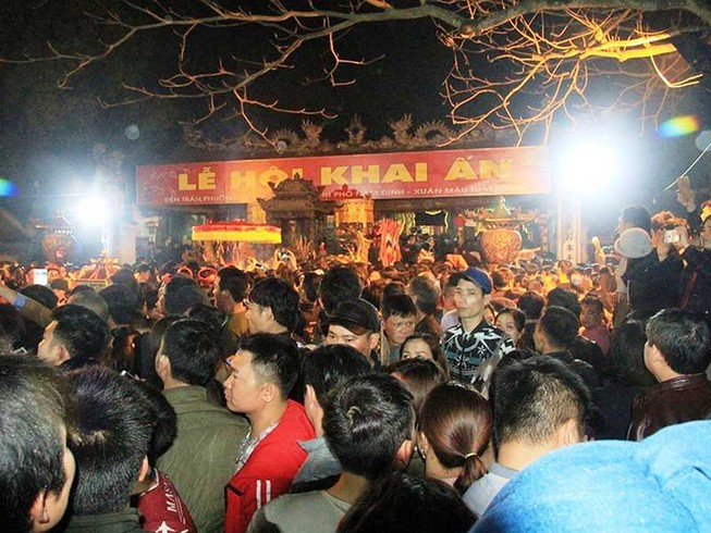 Khai ấn đền Trần diễn ra khá trật tự