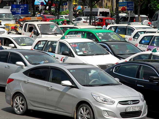 Uber, Grab sẽ bị quản tương tự taxi