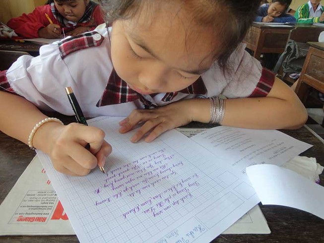 ‘Đứng hình’ khi nhận dòng chữ ‘Anh iêu em’