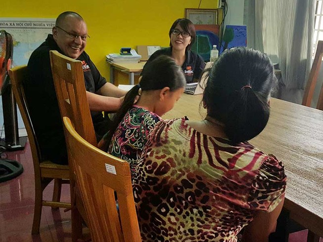 Bé T. sẽ được đến trường