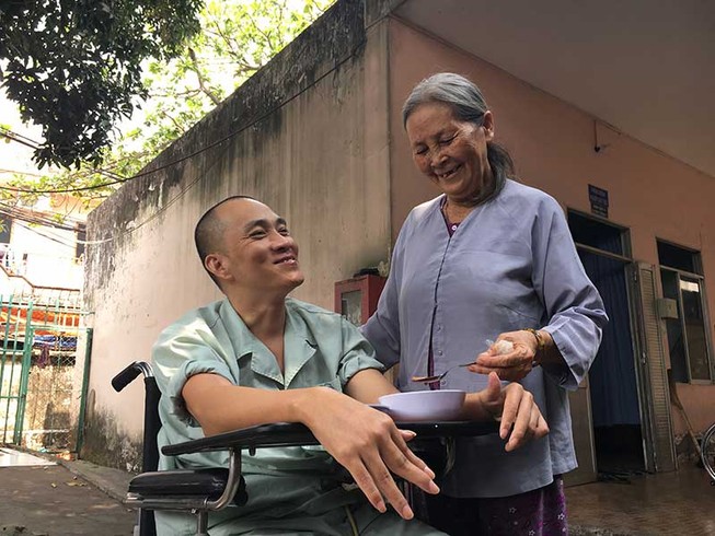 Bà Năm nuôi bệnh người dưng miễn phí