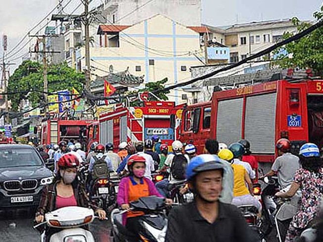 Từ vụ xe cứu hỏa, cần sửa luật về quyền ưu tiên