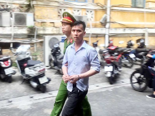 Chồng xô vợ chết, tội gì?