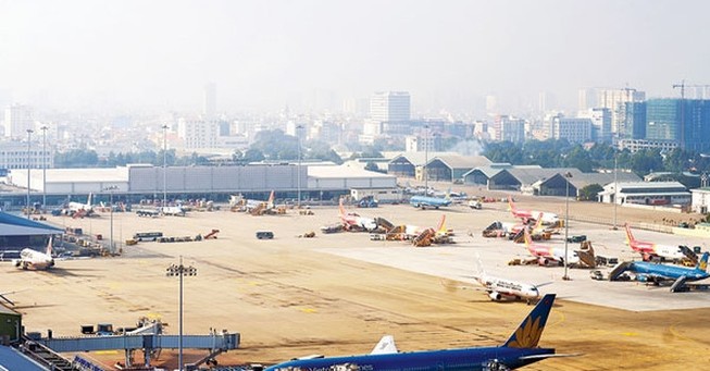 Công trình dày đặc bít thoát nước sân bay Tân Sơn Nhất