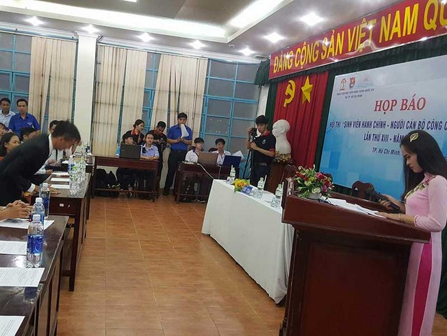 SV làm bộ trưởng để trả lời chất vấn
