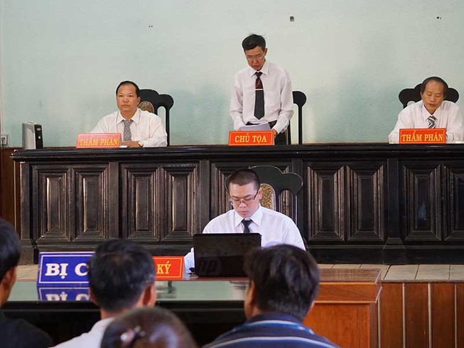 Thẩm phán từ chối xử vụ án có người thân, quen?