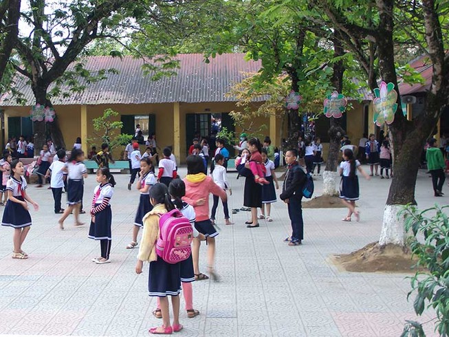 Dạy và học trong nỗi lo trường sập