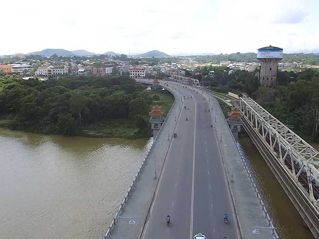 Những chuyện buồn ở cầu ‘giã biệt’