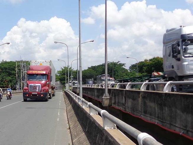 Xe quá tải tung hoành ‘trước mũi’ trạm cân