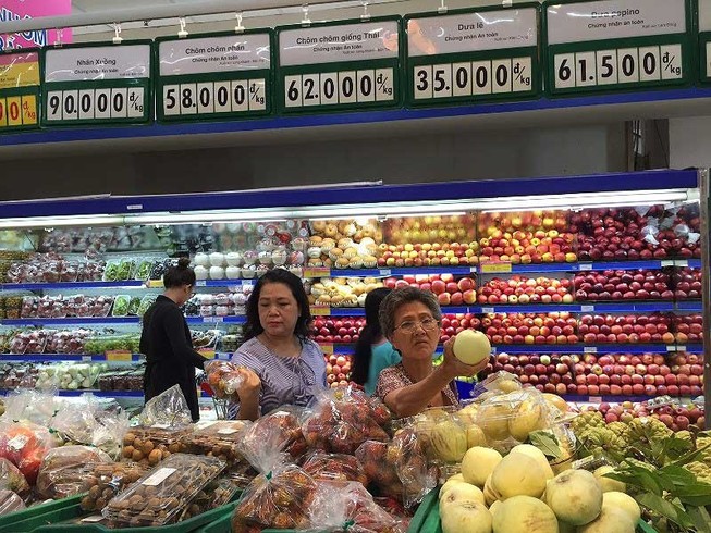 Lễ 30-4: Siêu thị chen chúc, chợ vắng hoe