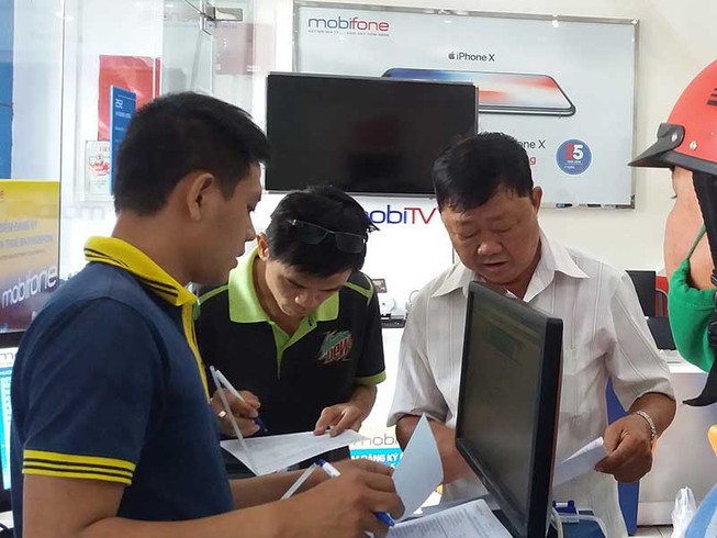 SIM đã bổ sung thông tin chính chủ vẫn bị khóa