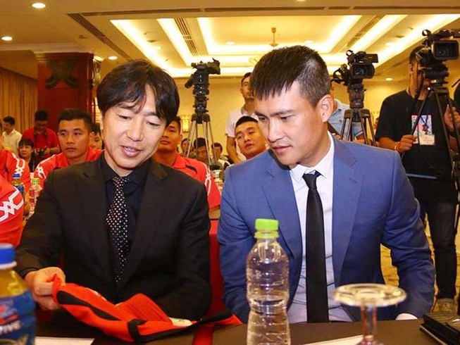 Công Vinh và chiếc ghế quyền bỏ ngỏ