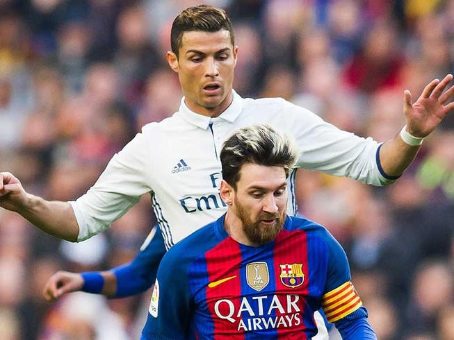 Ronaldo không cúi chào Messi