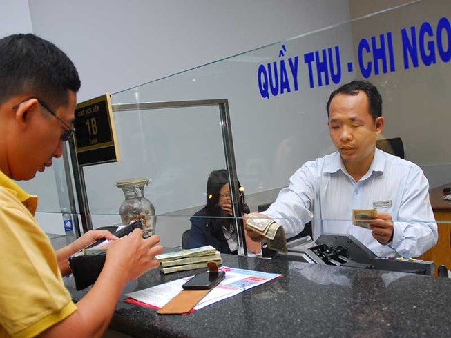 Vì sao người kinh doanh đổ xô vay đôla?