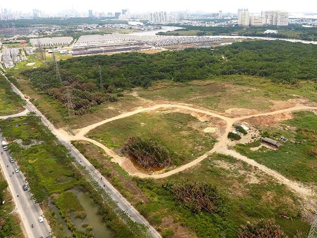 Chuyển nhượng đất công: Phải đấu giá