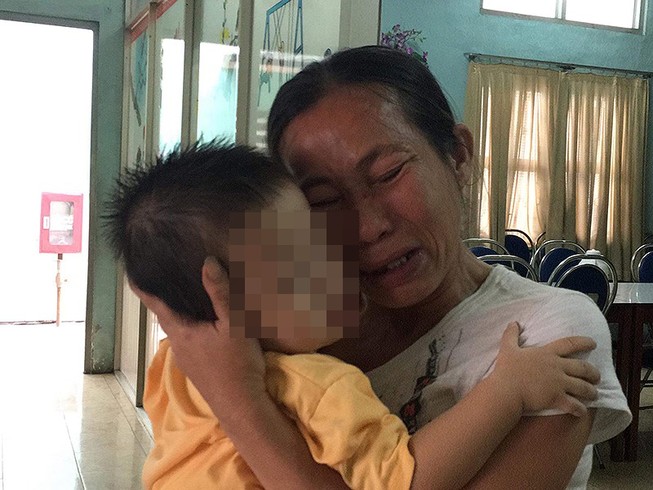 Người mẹ nghiện với trái tim trào dâng tình mẫu tử