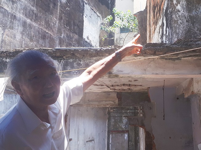 Lại dừng cưỡng chế cái ban công trái luật
