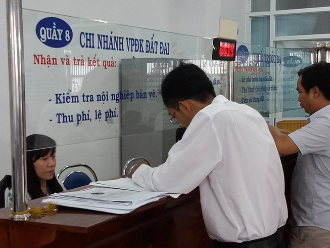 Trễ hẹn hồ sơ nhà, đất tại nhiều quận, huyện