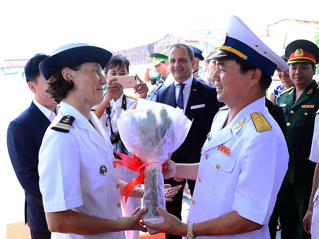 Tàu hải quân Pháp thăm hữu nghị TP.HCM