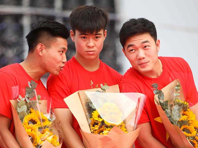 Quà thưởng U-23 VN xem trận chung kết World Cup khó thực hiện